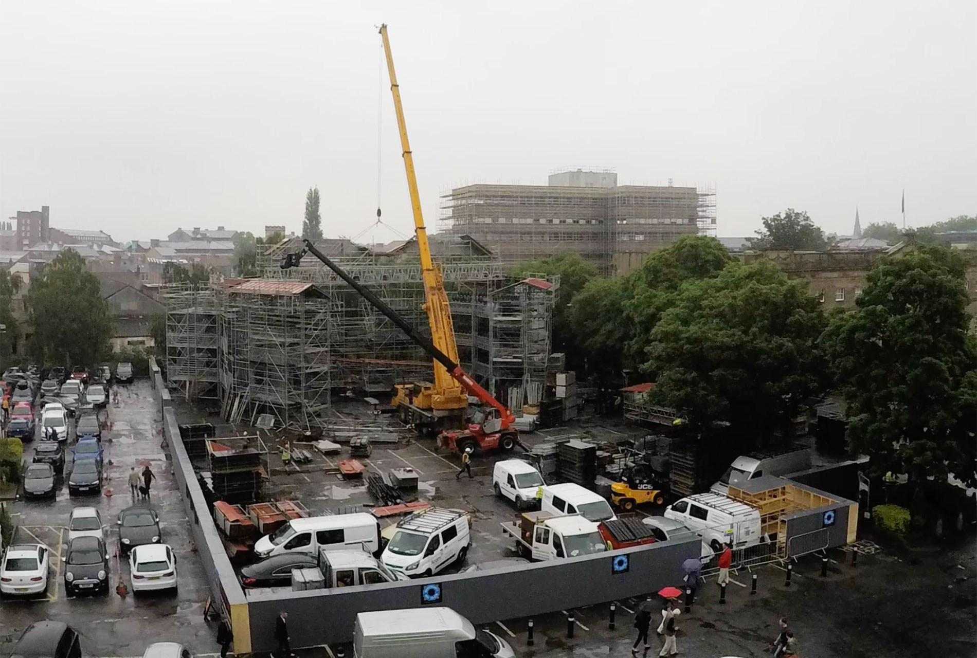 Timelapse video shows the roof going on York’s pop-up Shakespeare theatre