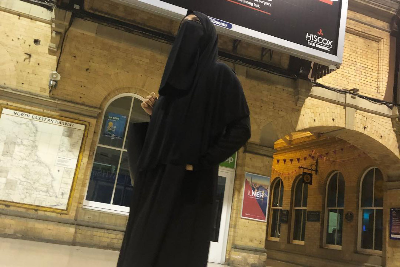 A woman wearing a niqab made this great visual joke at York station and won the internet