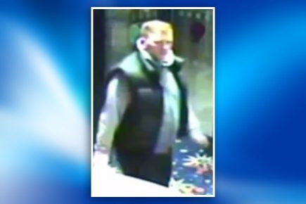 Thief grabs cash from elderly man at cashpoint
