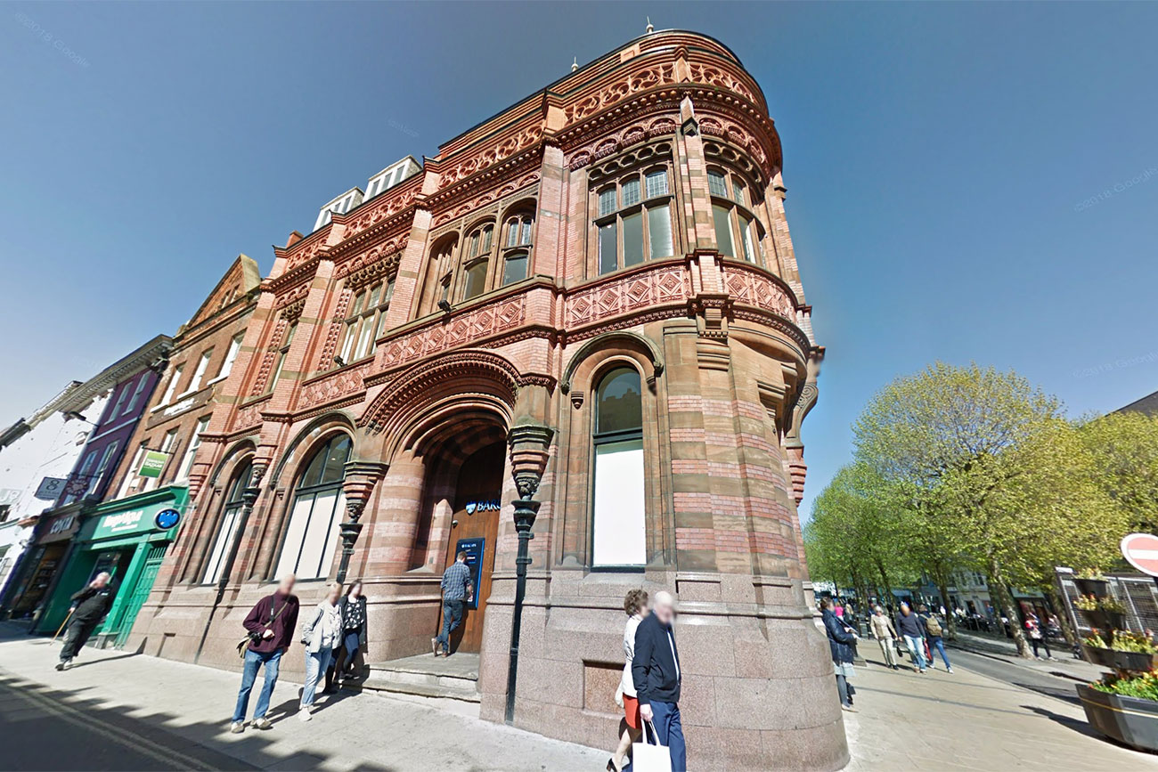 Man snatches elderly woman’s pension as she queued in bank