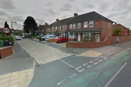 Woman suffers neck injury in attempted mugging