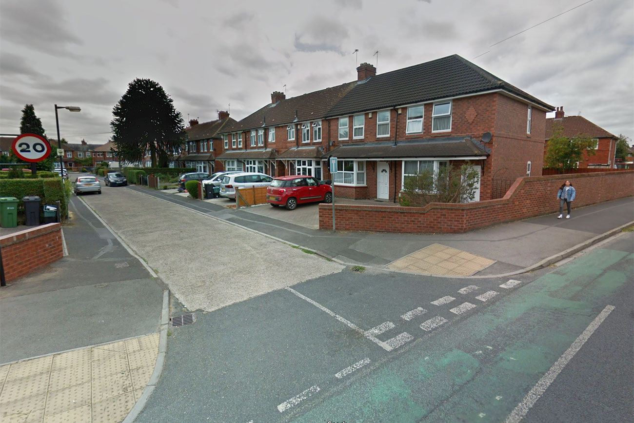 Woman suffers neck injury in attempted mugging