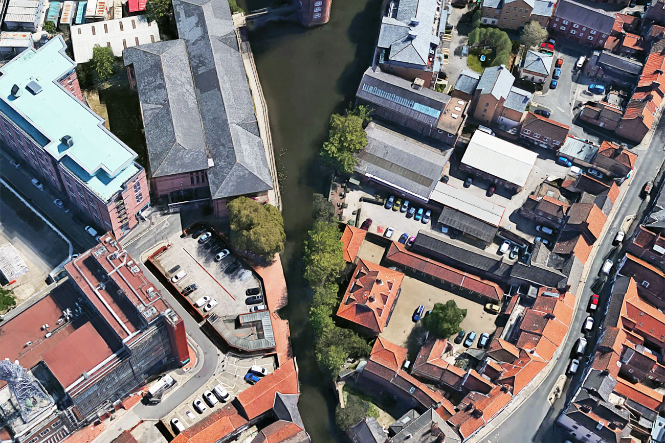 Police and firefighters rescue man from River Foss