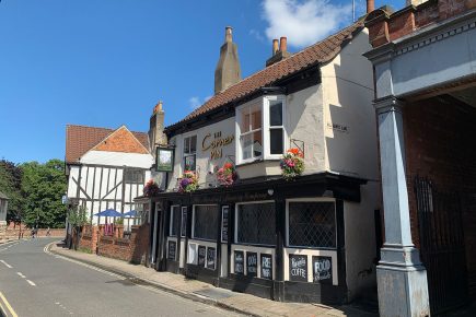 Neighbour objects to pub because they can hear its quiz questions from their lounge