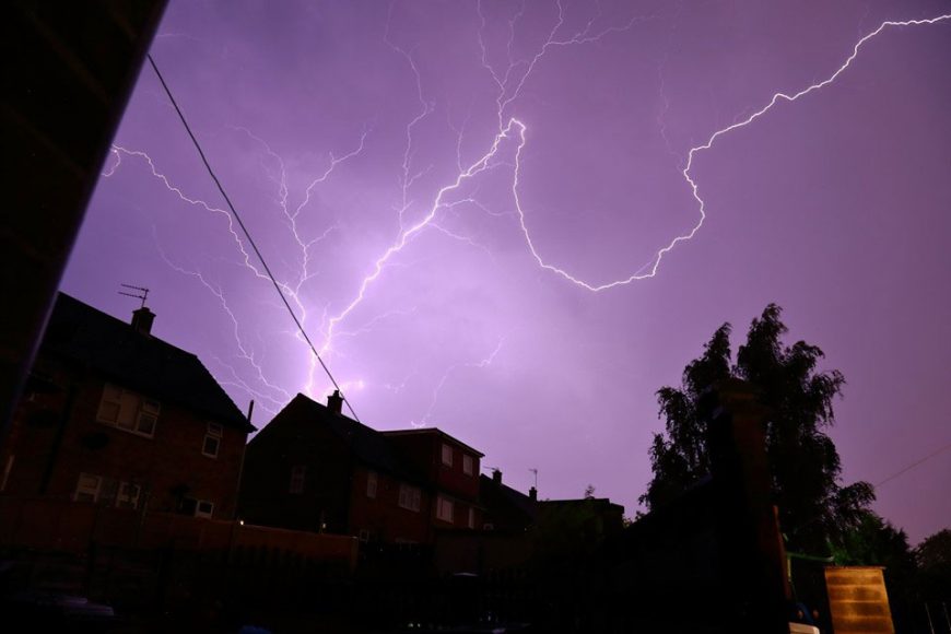 Video: Thunderstorm weather warning issued for Friday