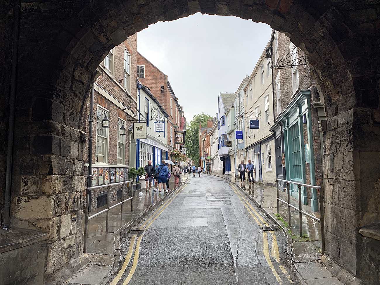 Plan to allow cyclists in pedestrianised street