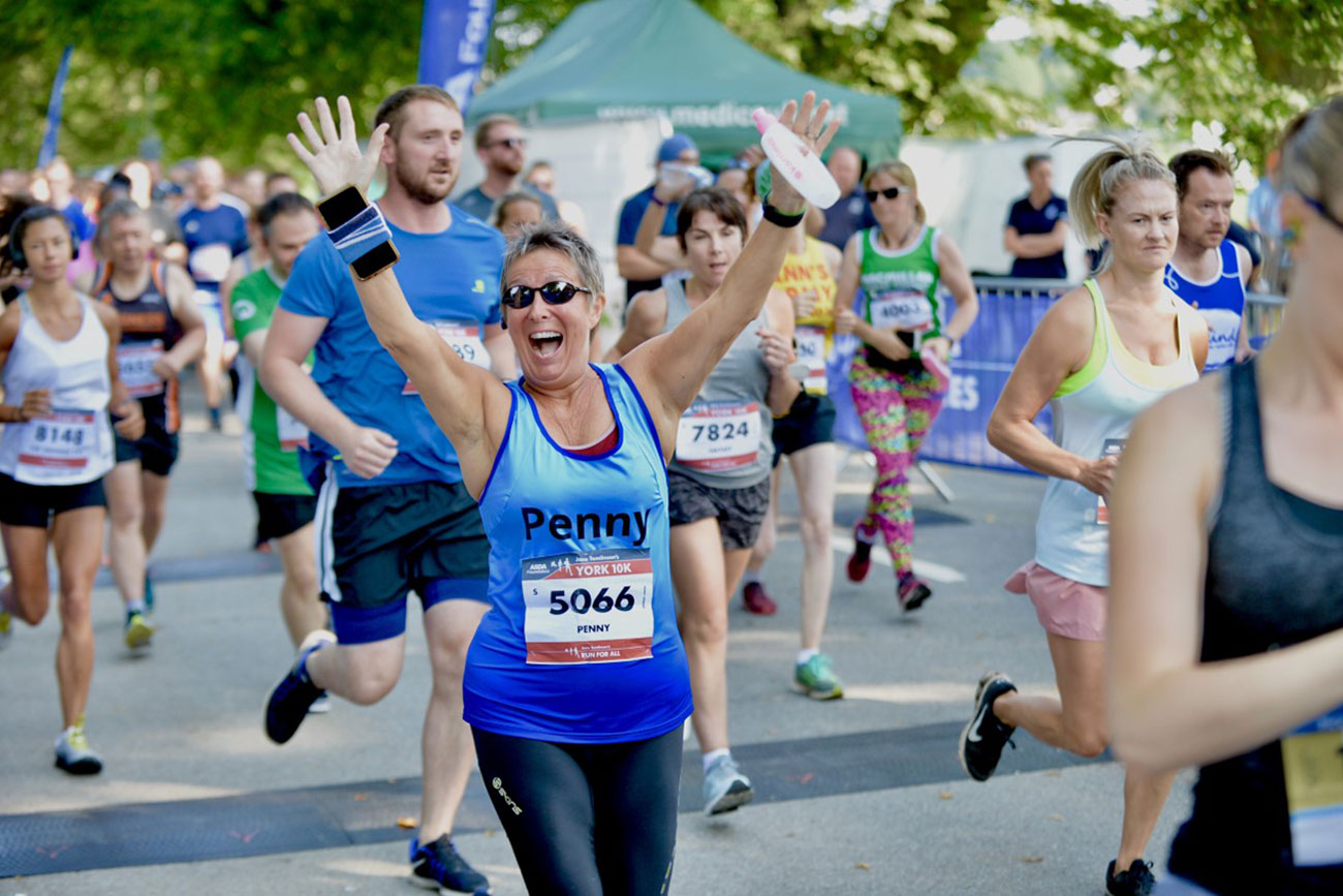 17 pix – and one video – of the York 10K 2019, as thousands run in the sun