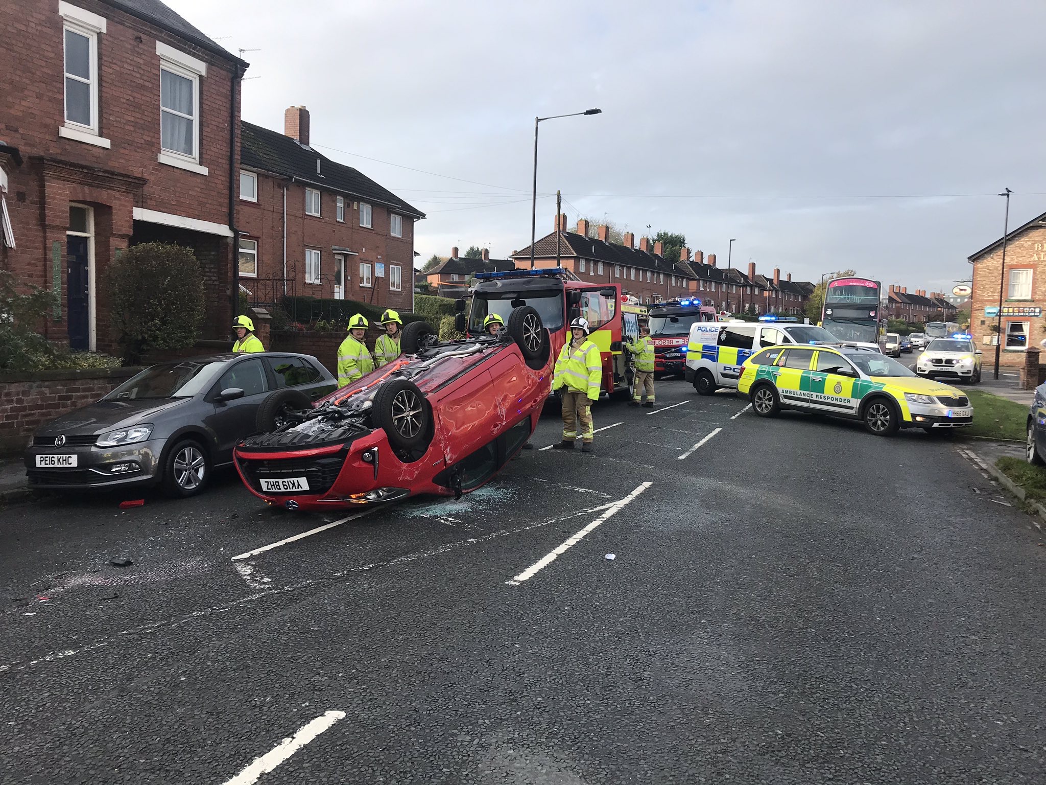 Updated – One man taken to hospital after crash on Hull Road in York