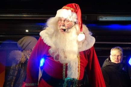 Santa raps, the crowds roar – and the lights go on! Videos and pix of the brilliant Christmas switch-on