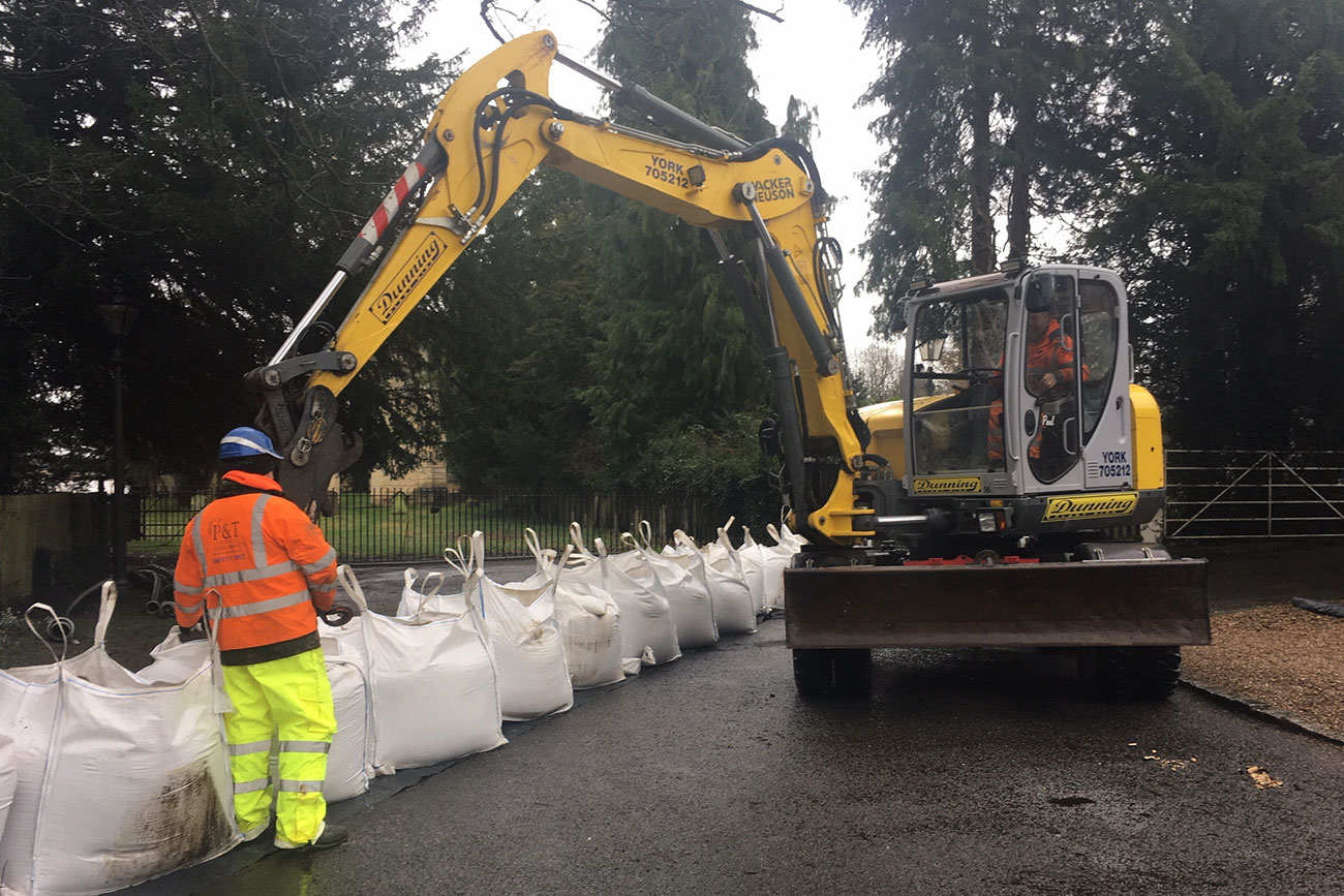 York prepares: River Ouse set to rise to record 2000 levels – council deploys 1,000 sandbags