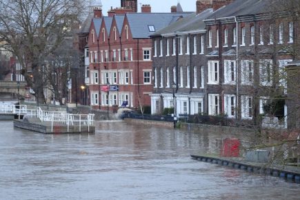 River set to rise to same level as last Monday – Flood defences expected to hold