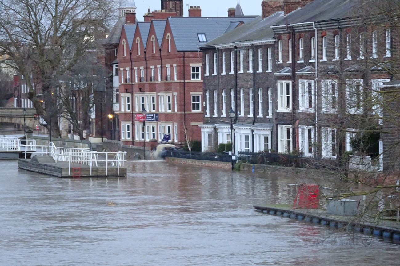 River set to rise to same level as last Monday – Flood defences expected to hold