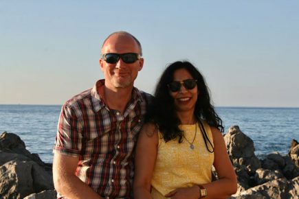 Video: Ingenious York man takes his wife to a restaurant and the movies – without leaving the house