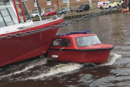 Video: Quick-thinking skipper averts tragedy on the River Ouse