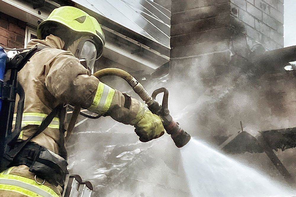 Selby firefighters tackle house blaze – Five people evacuated