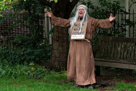 Sit down for a sonnet – with socially-distanced Shakespeare