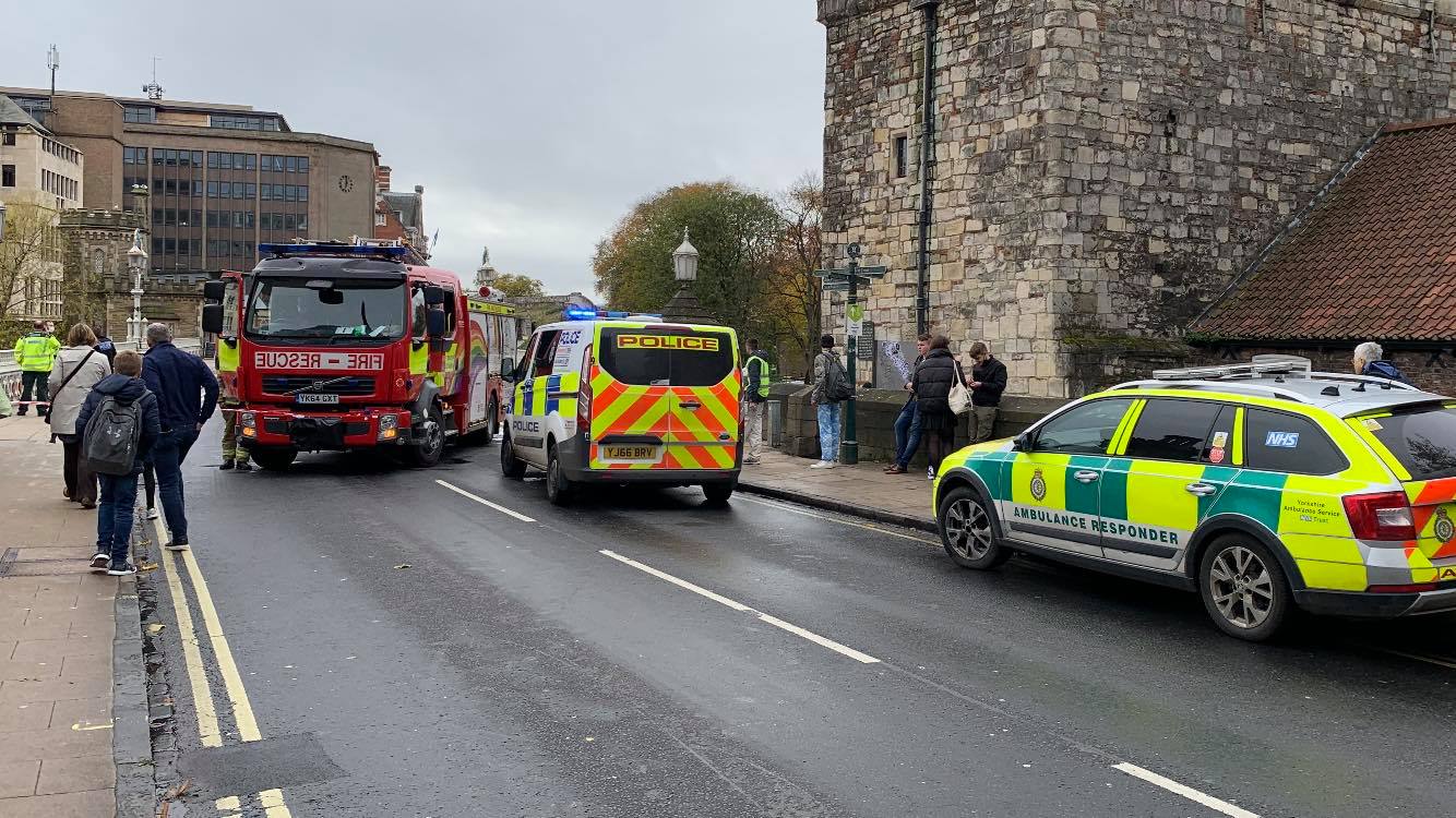 Lendal Bridge – Underwater searches resume to locate missing York woman