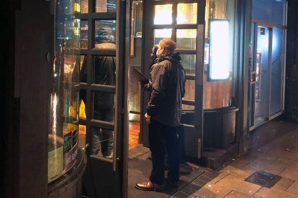 Video and pix: Enforcement team carries out Covid spot checks on York pubs
