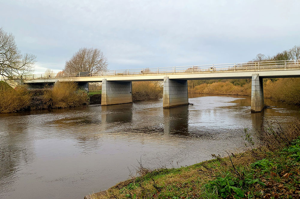 Updated: Emergency services help distressed woman on York bridge
