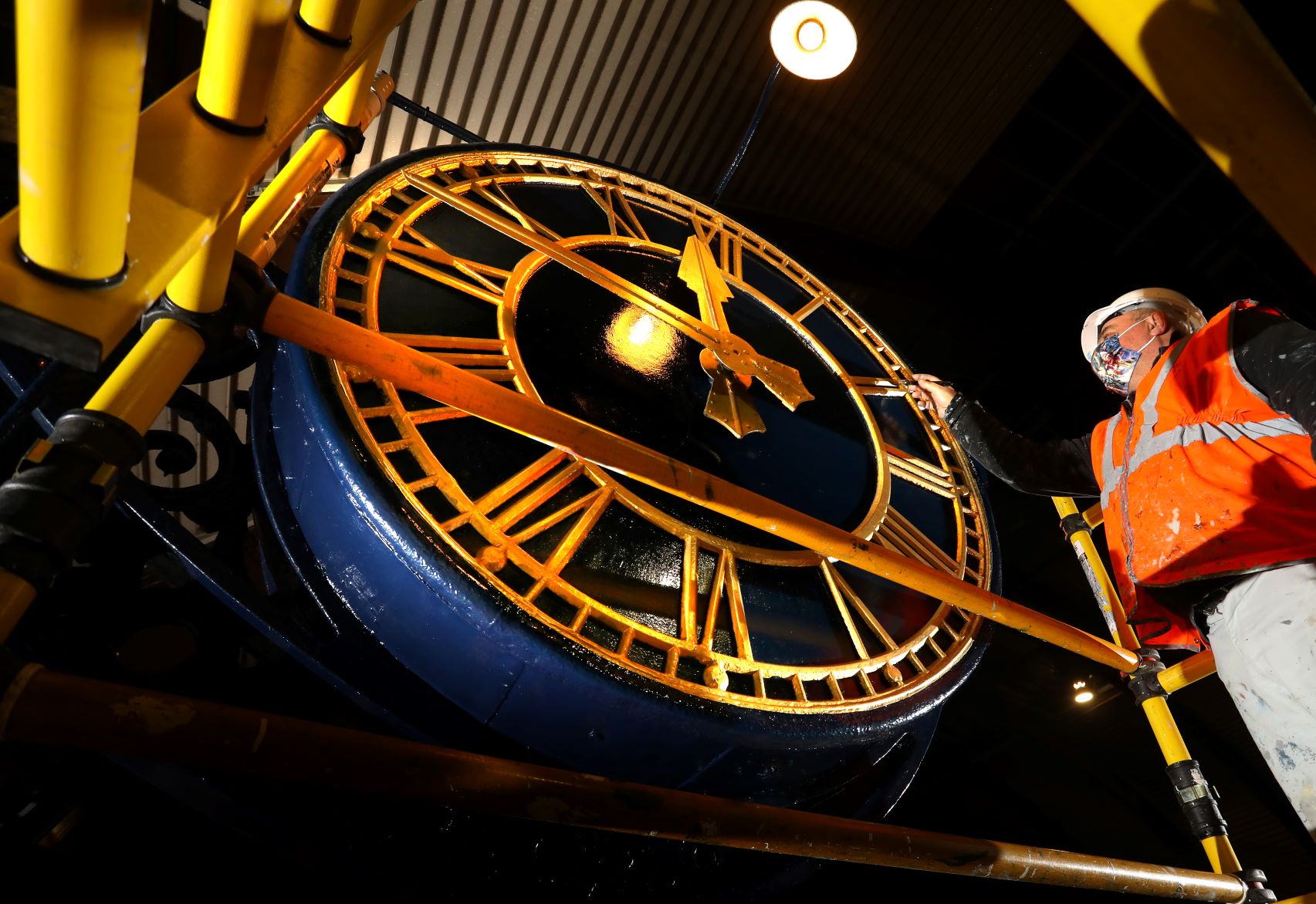 Pictures: York station clock gets facelift