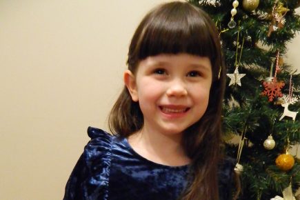 Joyful picture by talented artist Evelyn, 5, wins magazine’s Christmas cover contest