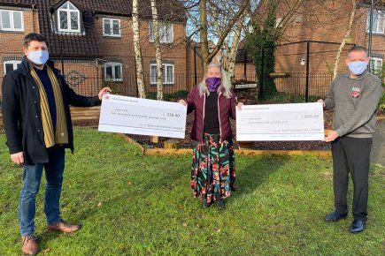 University donates 15 hampers and £1,200 to York community café