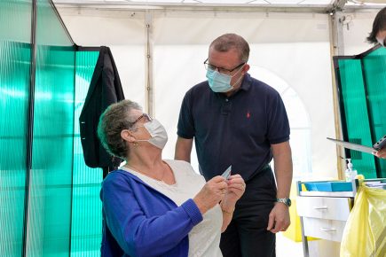 York sets target of 10K vaccinations a day – with four new jab clinics in the city