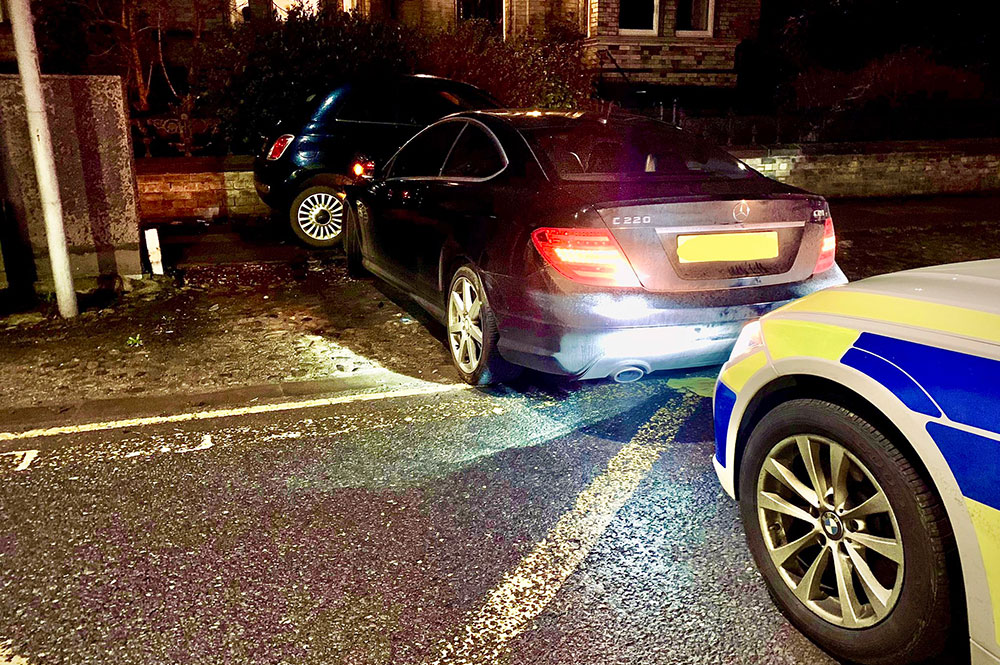 Car missing a tyre crashes in York – Driver arrested