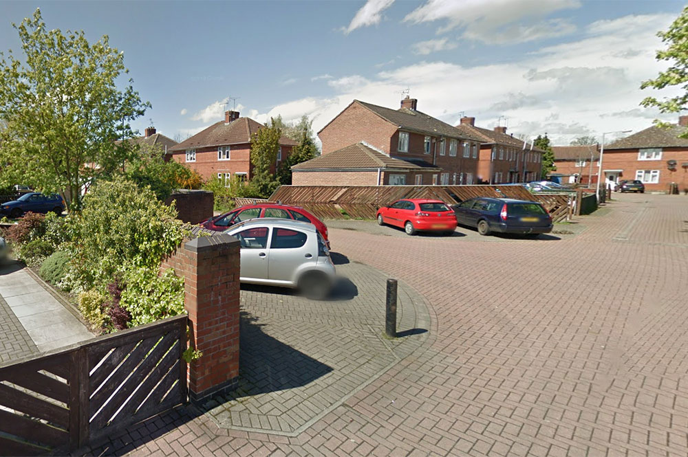 Four people seen stealing motorbike from York street