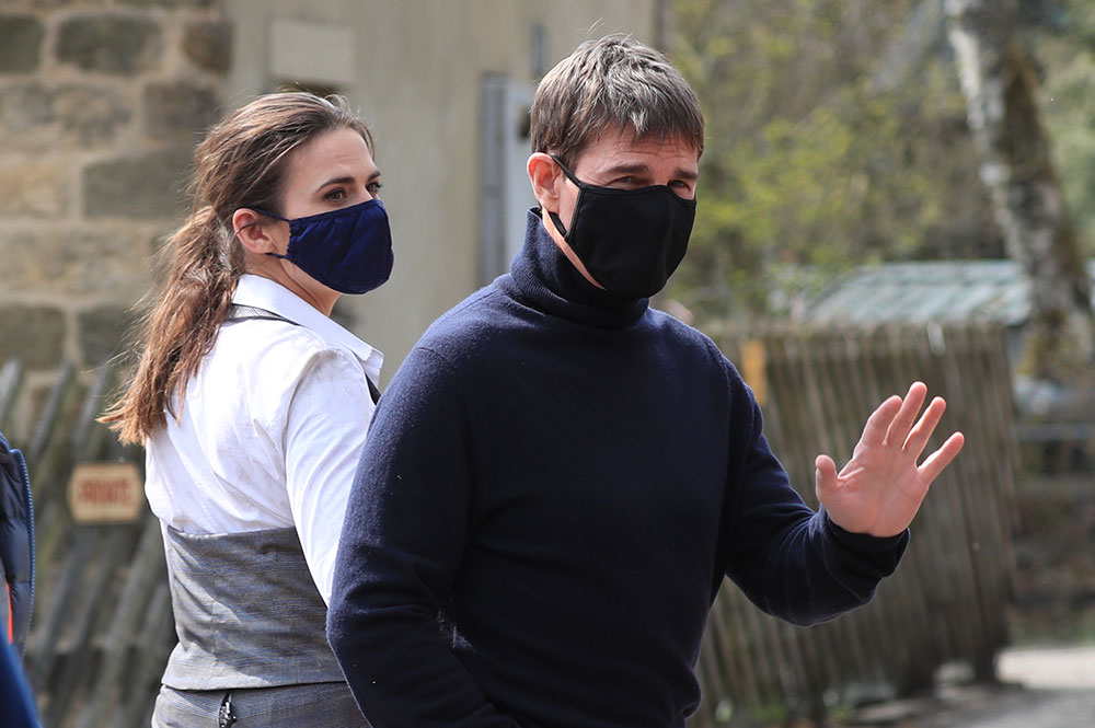 Updated: 12 pictures of Tom Cruise in North Yorkshire – as he waves at fans and films stunts on a train