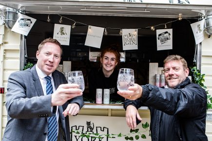 Travel by bus into York – and get a free gin and tonic!
