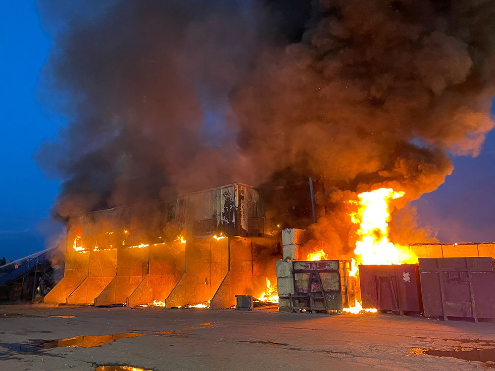 Updated: 30 firefighters tackle huge blaze at South Duffield near Selby
