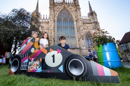 Interactive sculptures, outdoor ping-pong tables, yoga classes, street food – Get ready for a summer of sporty fun!