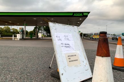 York petrol stations run out of fuel, as drivers queue to fill up at those still open