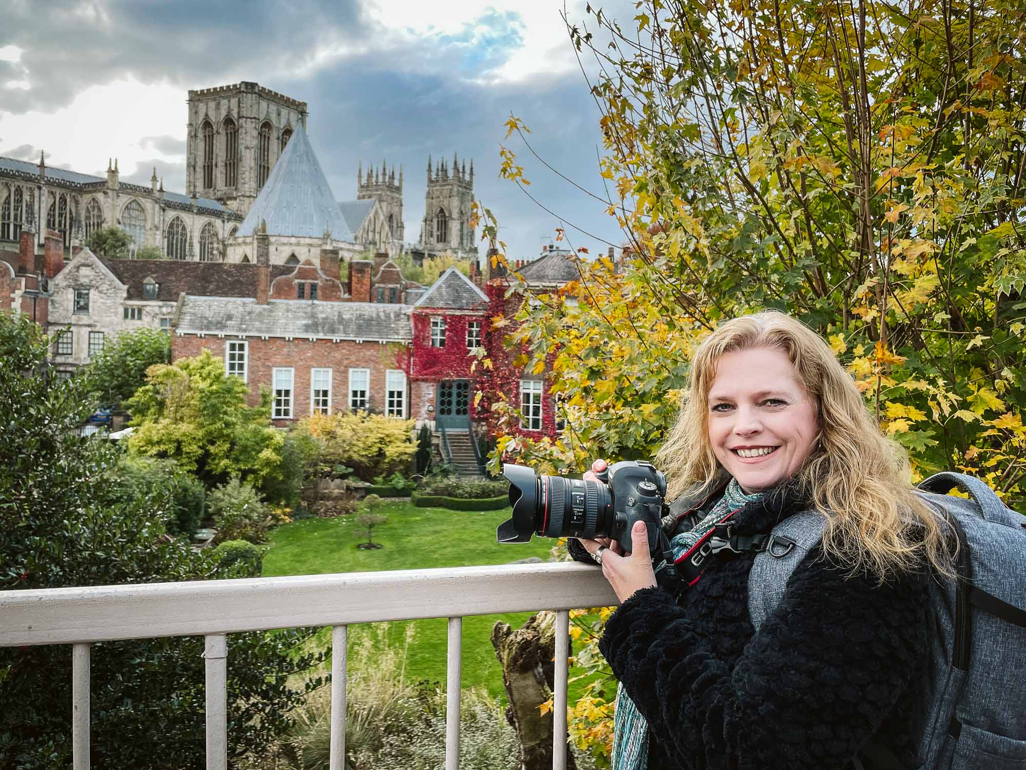 Photographer uses historic city backdrop to teach you how to take better pics