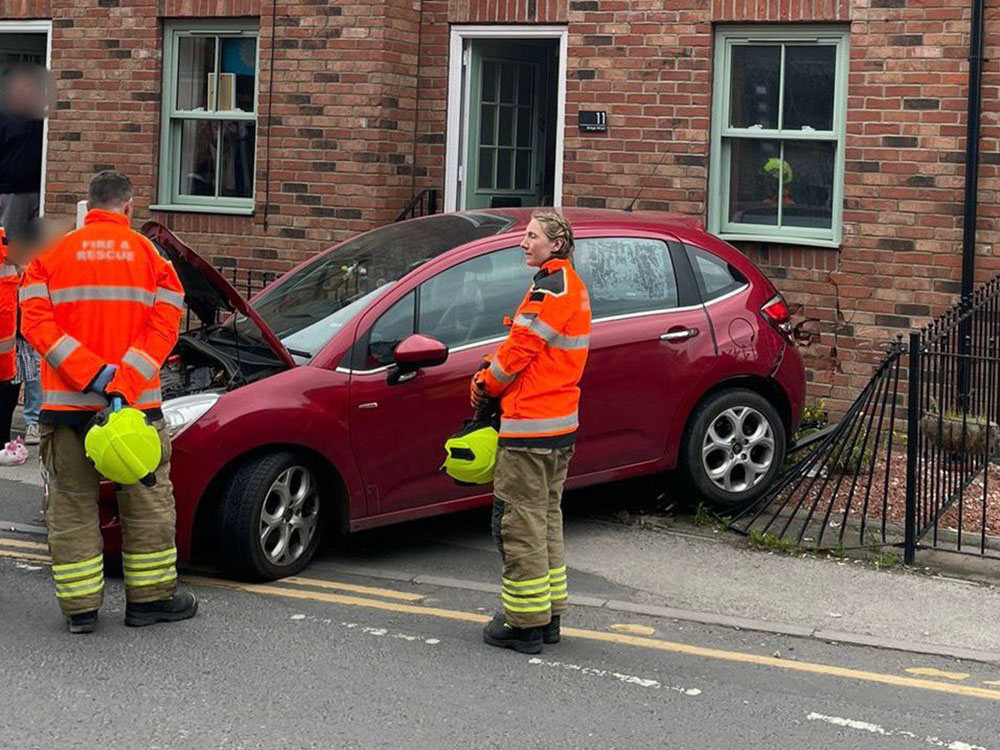 Car crashes into house in Selby