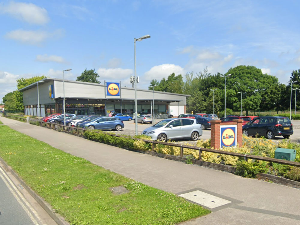 Armed robbery at York supermarket – One member of staff hurt
