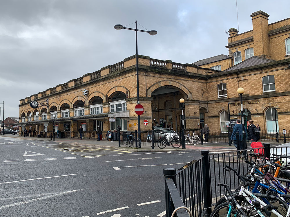 Taxi driver racially abused at York Station – Two people arrested