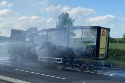Main road open again after Lorry carrying batteries caught fire