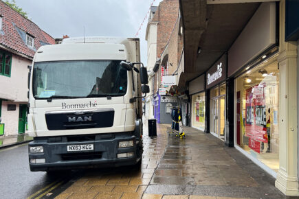 Removal lorry arrives to empty York shop after closure