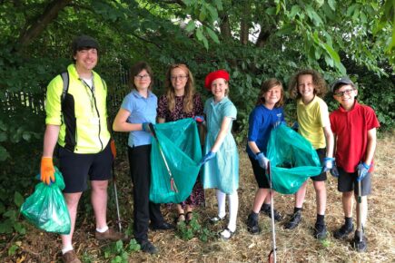 Video: School children carry out a litter pick in their part of York