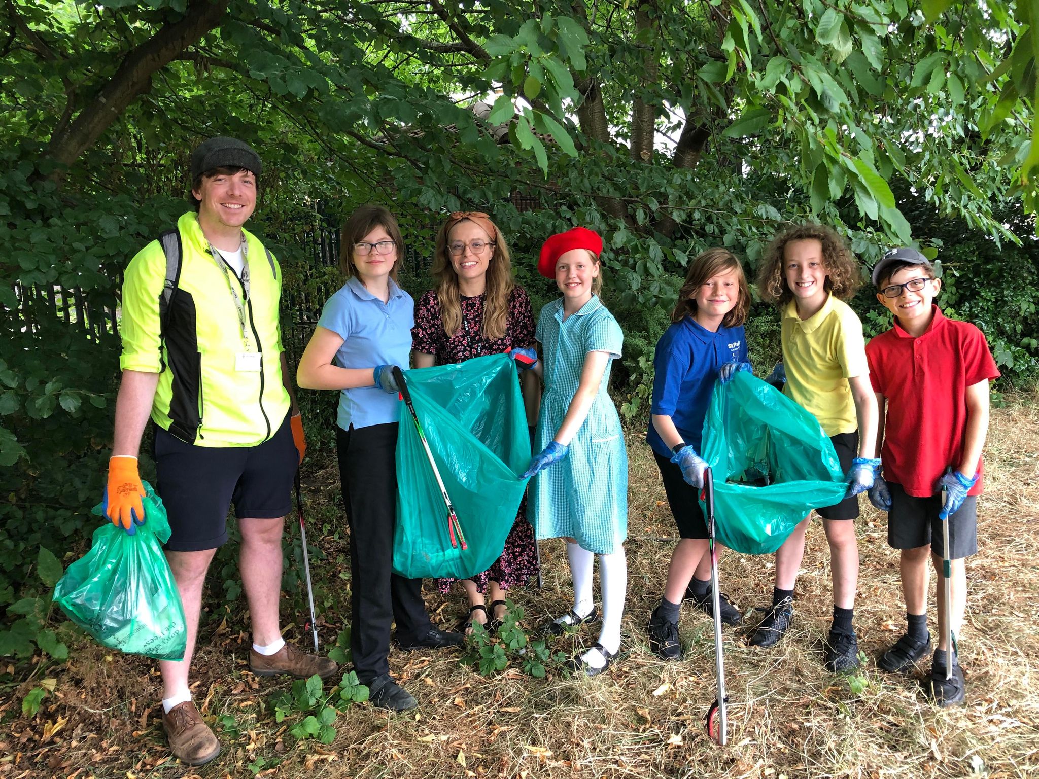 Video: School children carry out a litter pick in their part of York