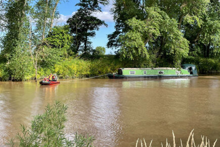 Firefighters release boat stuck on the River Ouse