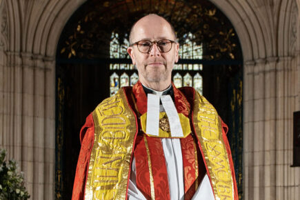 Acting Dean of York announces his retirement