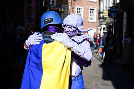 Watch: Purpleman reunited with his envoy, safely returned from the Ukrainian war zone