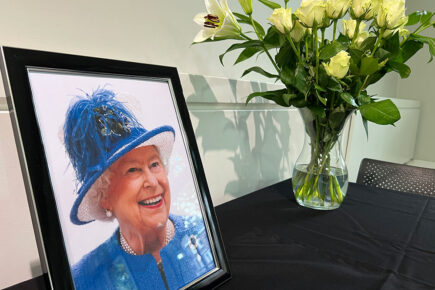 York pays tribute to the Queen: Attractions close, book of condolence opens