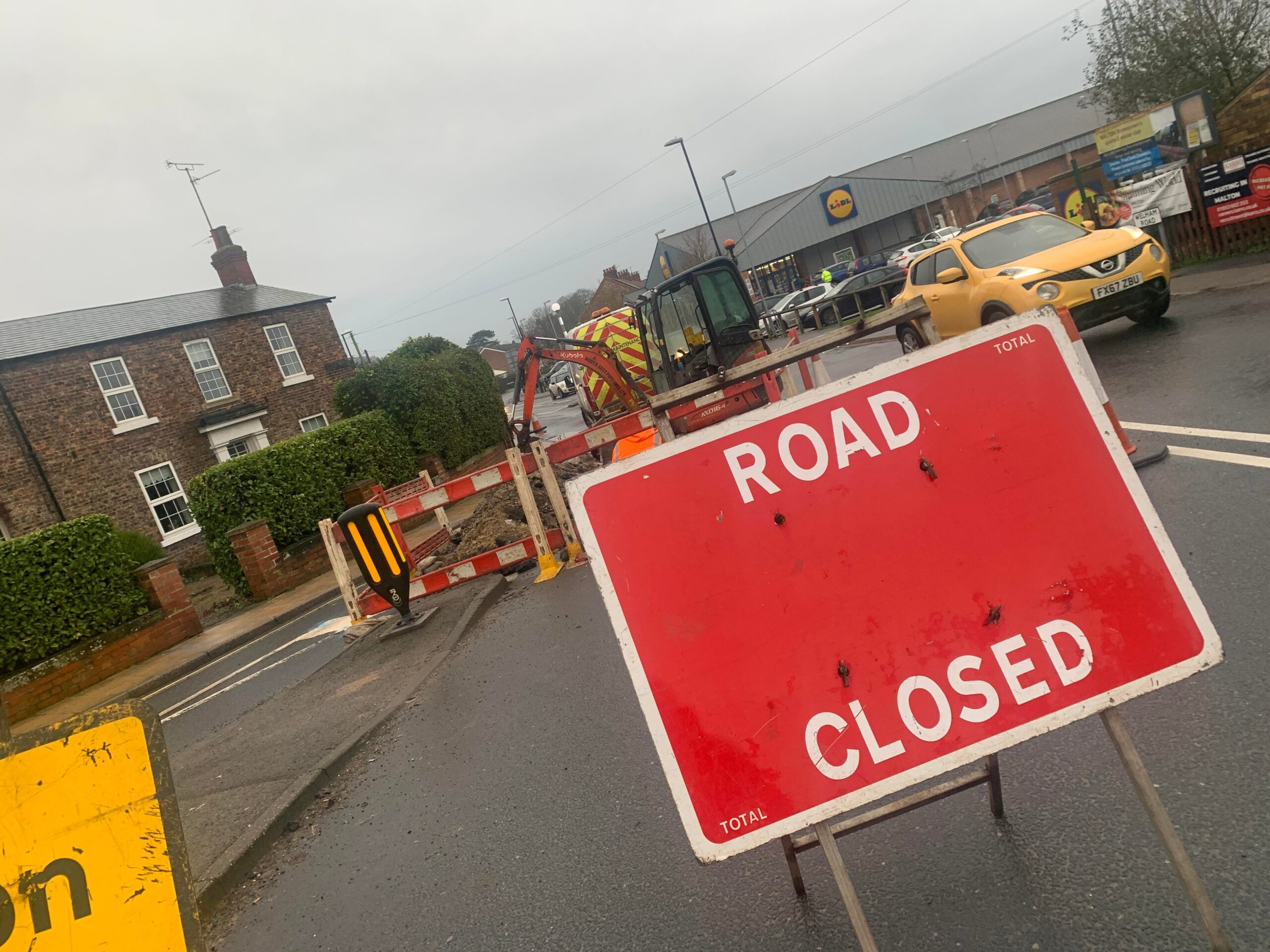 Road partially closed after a water leak in Norton