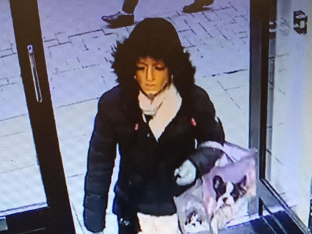 Theft at Coney Street shop in York – Police issue CCTV