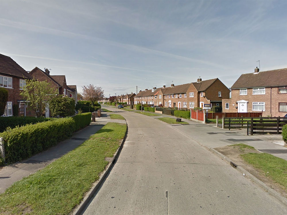 Three people run off after two-car crash in York
