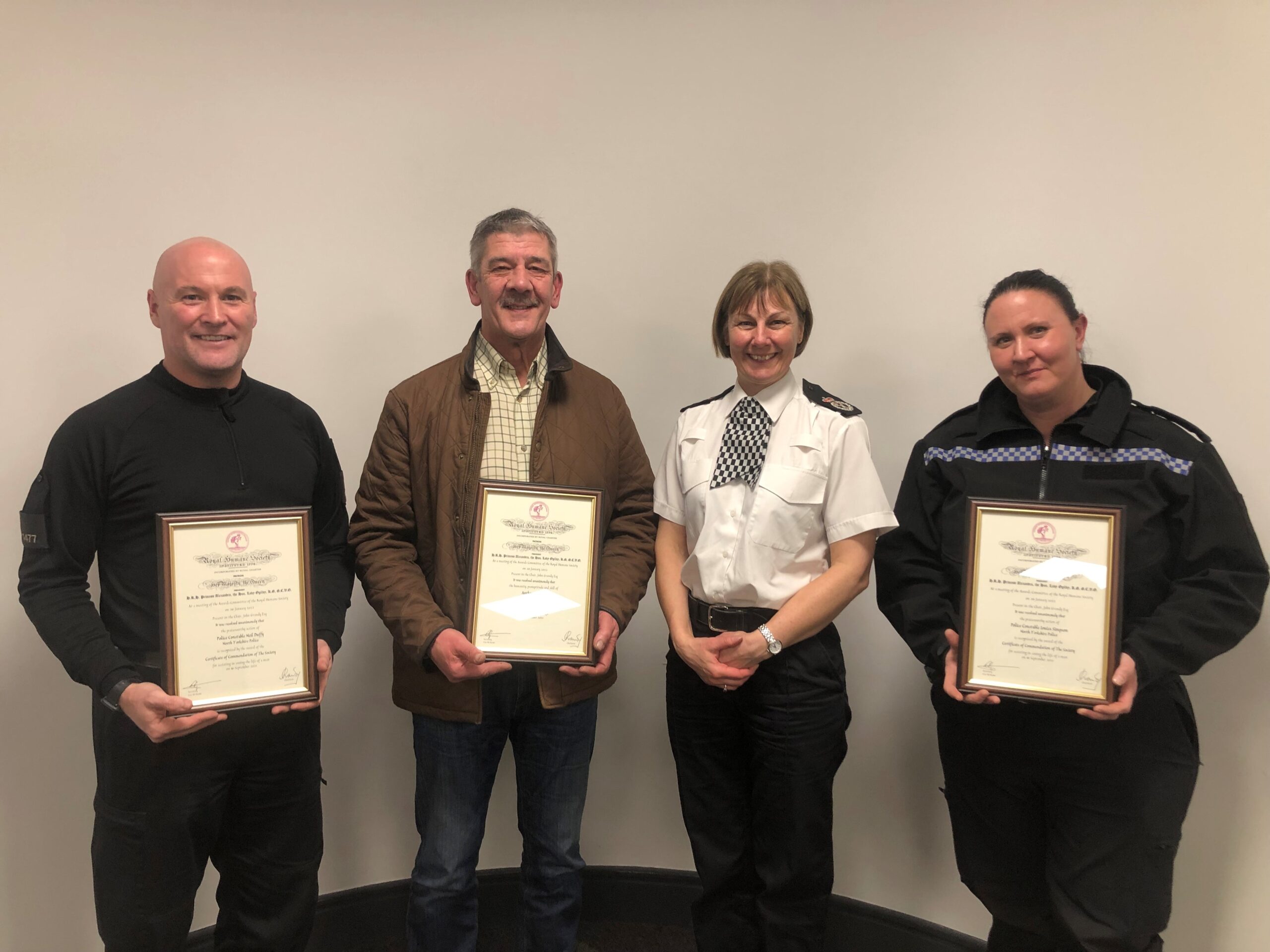 Police officer who used his training to save a man’s life is then later saved himself by another First Aider